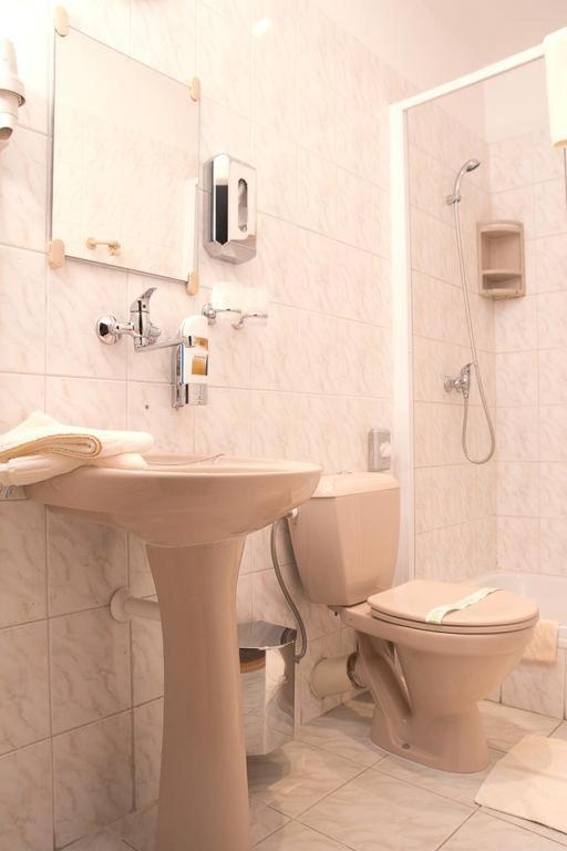 Trenčín Penzion Pod Hradom מראה חיצוני תמונה